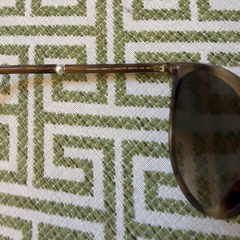 Chanel 5394-H Pearl Sunglasses - Brown tortoise - 100% Authentic - Picture 3 of 8
